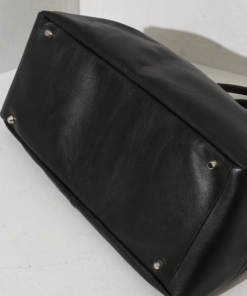 Firsthand(ファーストハンド)の「Firsthand/ファーストハンド Big Leather Boston bag【限定展開】 / レザーボストンバッグ / 牛革 / 撥水レザー / A4収納可能(ボストンバッグ・メンズ・ブラック・ONE SIZE)」の6枚目の写真