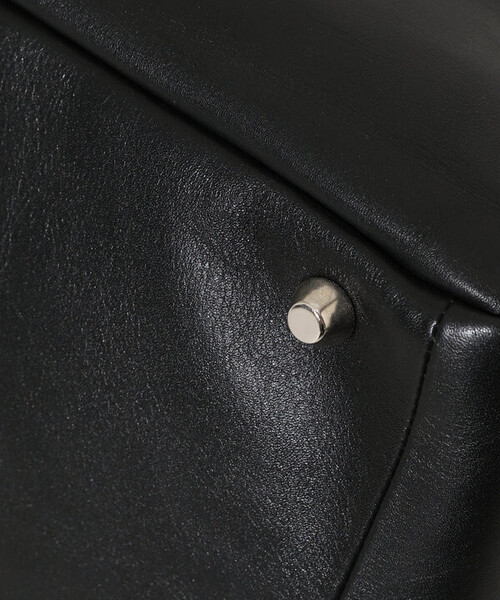 Firsthand(ファーストハンド)の「Firsthand/ファーストハンド Big Leather Boston bag【限定展開】 / レザーボストンバッグ / 牛革 / 撥水レザー / A4収納可能(ボストンバッグ・メンズ・ブラック・ONE SIZE)」の7枚目の写真
