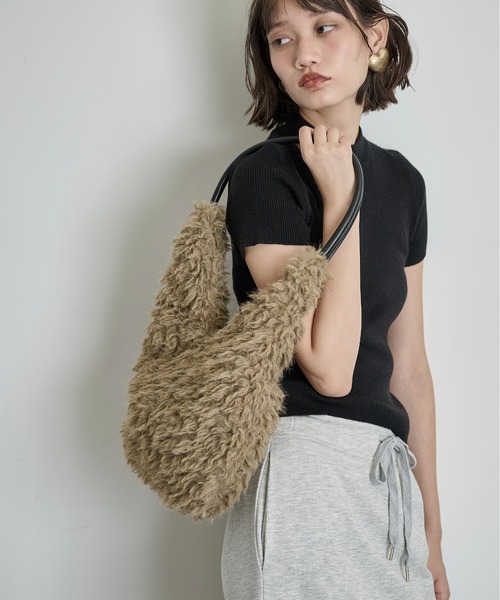 THE YOn(ザヨン)の「異素材ショルダーエコファートート(トートバッグ・レディース・アイボリー/ベージュ/チャコールグレー・FREE)」の12枚目の写真