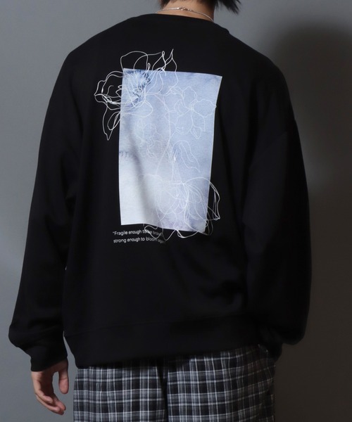 ANPAS(アンパス)の「Flower Graphic Print Long Sleeve Tee / ポンチフラワーグラフィックTシャツ ロンT オーバーサイズ Tスウェット メンズ レディース トップス 秋冬 きれいめ(スウェット・メンズ・ブラック系2/ライトグレー系2/ホワイト系1/ブラック系1/ホワイト系2/ライトグレー系1・L/M)」の4枚目の写真