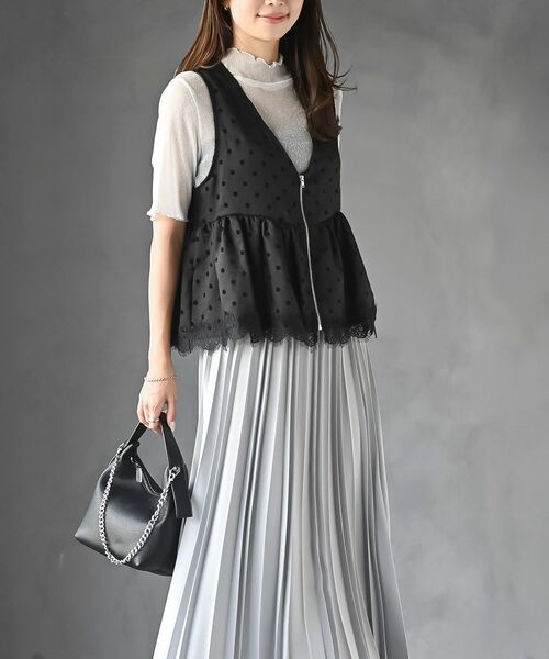 rps(アールピーエス)の「フロッキードットレース付ペプラムジレ(ベスト・レディース・モカ/ブラック・フリー)」の4枚目の写真