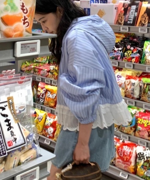 FAVORITO(ファヴォリート)の「フード付き長袖シャツ(シャツ/ブラウス・レディース・ブルー/ホワイト・F)」の12枚目の写真