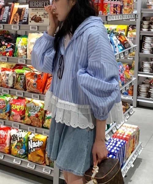 FAVORITO(ファヴォリート)の「フード付き長袖シャツ(シャツ/ブラウス・レディース・ブルー/ホワイト・F)」の13枚目の写真