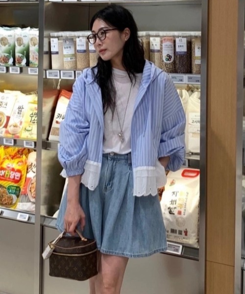 FAVORITO(ファヴォリート)の「フード付き長袖シャツ(シャツ/ブラウス・レディース・ブルー/ホワイト・F)」の4枚目の写真
