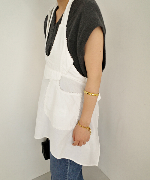 crinkle crinkle crinkle(クリンクルクリンクルクリンクル)の「crinkle crinkle crinkle apron gilet blouse CC-5006(シャツ/ブラウス・レディース・ホワイト・FREE)」の2枚目の写真