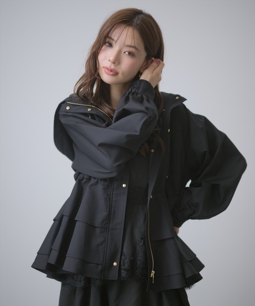 AND COUTURE(アンドクチュール)の「ウエストドロストペプラムマウンテンパーカー(マウンテンパーカー・レディース・モカ/ブラック/ベージュ・FREE)」の13枚目の写真