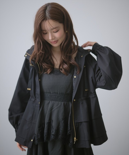 AND COUTURE(アンドクチュール)の「ウエストドロストペプラムマウンテンパーカー(マウンテンパーカー・レディース・モカ/ブラック/ベージュ・FREE)」の14枚目の写真