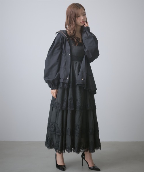 AND COUTURE(アンドクチュール)の「ウエストドロストペプラムマウンテンパーカー(マウンテンパーカー・レディース・モカ/ブラック/ベージュ・FREE)」の16枚目の写真