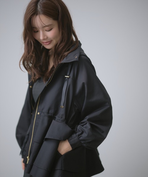 AND COUTURE(アンドクチュール)の「ウエストドロストペプラムマウンテンパーカー(マウンテンパーカー・レディース・モカ/ブラック/ベージュ・FREE)」の19枚目の写真