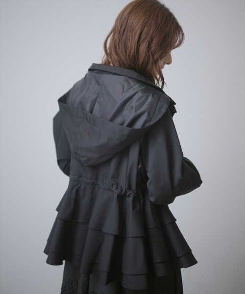 AND COUTURE(アンドクチュール)の「ウエストドロストペプラムマウンテンパーカー(マウンテンパーカー・レディース・モカ/ブラック/ベージュ・FREE)」の21枚目の写真