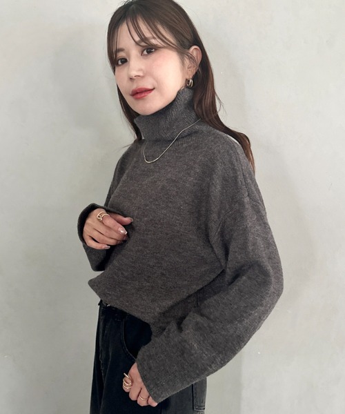 MYMOOD.(マイムード)の「ゆったりシルエットタートルネックニット(ニット/セーター・レディース・チャコールグレー/ブラック/モカ/レッド/アイボリー・FREE)」の3枚目の写真