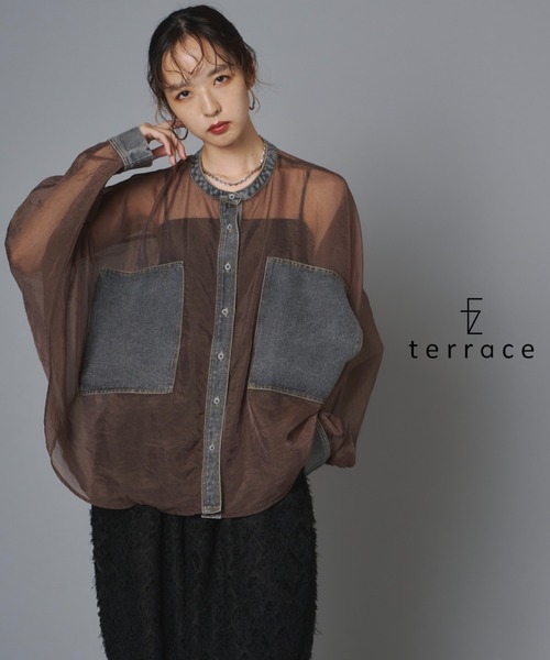 terrace(テラス)の「BIGポケットデニム素材切替ドルマンスリーブシアーシャツ(サロペット/オーバーオール・レディース・チャコール/ブラック/グレイッシュベージュ・FREE)」の3枚目の写真