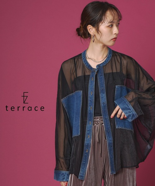 terrace(テラス)の「BIGポケットデニム素材切替ドルマンスリーブシアーシャツ(サロペット/オーバーオール・レディース・チャコール/ブラック/グレイッシュベージュ・FREE)」の2枚目の写真