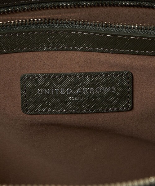 UNITED ARROWS(ユナイテッドアローズ)の「レザー ラウンド ブリーフケース(ビジネスバッグ・メンズ・ワイン/オリーブ・FREE)」の10枚目の写真