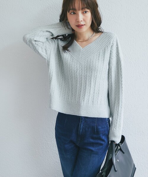 La boutique BonBon(ラブティックボンボン)の「スパンコールラメケーブルVネックニット(ニット/セーター・レディース・ピンク/ライトグレー/オフホワイト・FREE)」の2枚目の写真