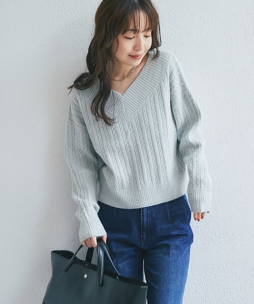 La boutique BonBon(ラブティックボンボン)の「スパンコールラメケーブルVネックニット(ニット/セーター・レディース・ピンク/ライトグレー/オフホワイト・FREE)」の17枚目の写真