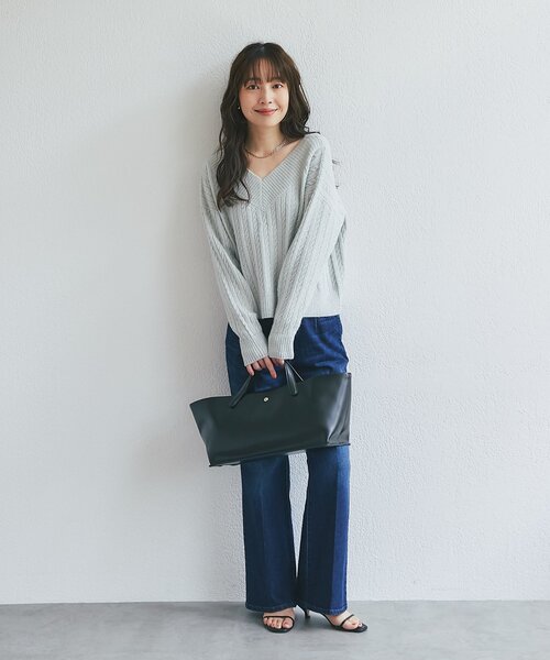 La boutique BonBon(ラブティックボンボン)の「スパンコールラメケーブルVネックニット(ニット/セーター・レディース・ピンク/ライトグレー/オフホワイト・FREE)」の21枚目の写真