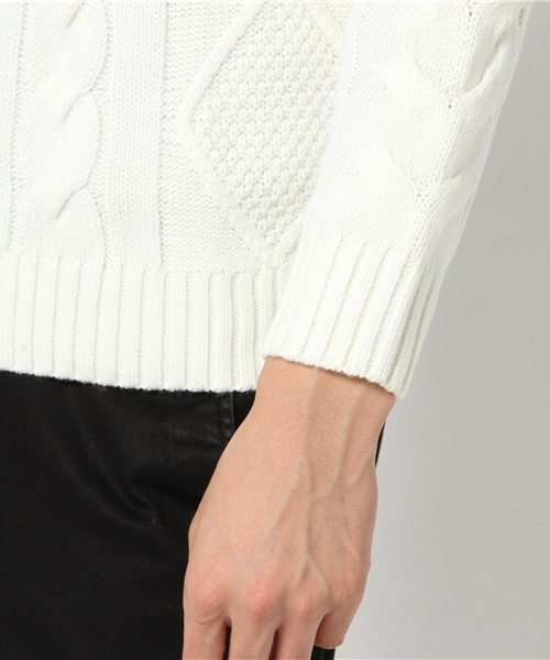 Denime(ドゥニーム)の「ケーブル編みタートルネックニット(ニット/セーター・メンズ・グレー/カーキ/ホワイト/ネイビー・MEDIUM/SMALL/LARGE/X-LARGE)」の8枚目の写真