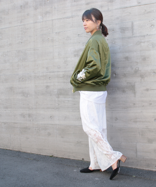 mysty woman（ミスティウーマン）の「【リバーシブル】袖刺繍スカジャン×MA-1（MA-1・レディース・グレイッシュブルー/ピンク/ブラック/カーキ・FREE）」の8枚目の写真