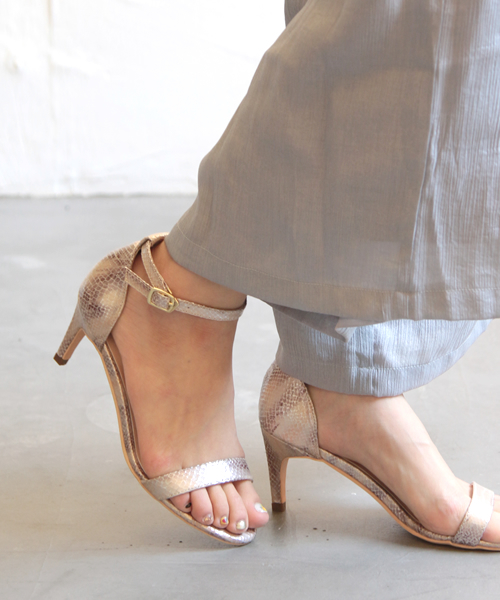 SESTO(セスト)の「美脚ピンヒールの華奢アンクルストラップサンダル(サンダル・レディース・ブラック/キャメル/レッド/ベージュ/ライトグレー/その他/イエロー/ブルー/ネイビー/グレイッシュベージュ/パイソン・24.0cm/24.5cm/23.0cm/25.5cm/23.5cm/22.5cm/22.0cm)」の11枚目の写真