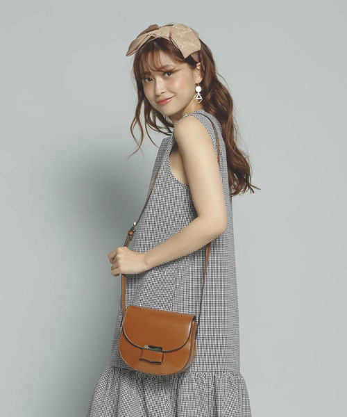 PLAIN CLOTHING（プレーンクロージング）の「ラウンドショルダーバッグ【PLAIN CLOTHING】（ショルダーバッグ・レディース・ブラウン/キャメル/ブラック/ライトブルー・FREE）」の4枚目の写真