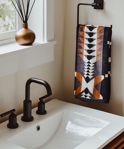 PENDLETON（ペンドルトン）の「PENDLETON/ペンドルトン Iconic Hand XB219/アイコニックジャガードタオルハンド（タオル・レディース・ブラック系その他/グレー系その他/ブルー系その他/レッド系その他/ホワイト系その他/ターコイズブルー/グレー/ホワイト/ベージュ系その他/タン・FREE）」の4枚目の写真