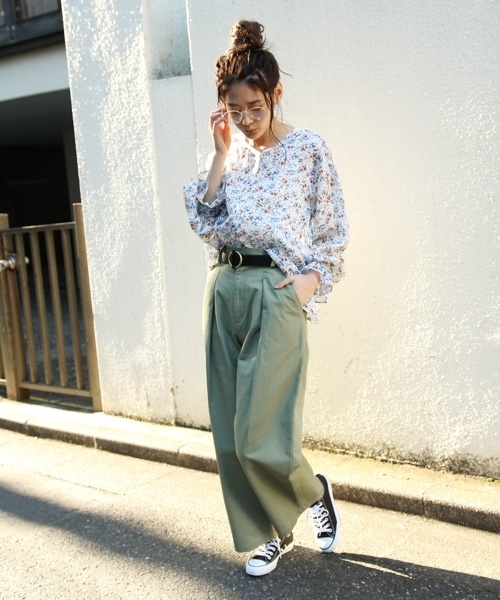 PAGEBOY（ページボーイ）の「花柄Vネック2WAYブラウス（シャツ/ブラウス・レディース・ホワイト系その他/ブラック系その他/ブルー系その他・FREE）」の11枚目の写真