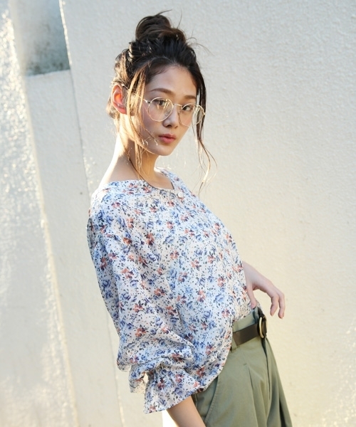 PAGEBOY（ページボーイ）の「花柄Vネック2WAYブラウス（シャツ/ブラウス・レディース・ホワイト系その他/ブラック系その他/ブルー系その他・FREE）」の17枚目の写真