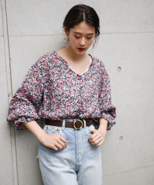 PAGEBOY（ページボーイ）の「花柄Vネック2WAYブラウス（シャツ/ブラウス・レディース・ホワイト系その他/ブラック系その他/ブルー系その他・FREE）」の21枚目の写真