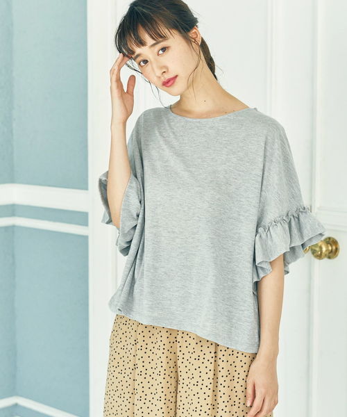 earth music&ecology（アースミュージックアンドエコロジー）の「・フリルスリーブプルオーバー（Tシャツ/カットソー・レディース・オフホワイト/ネイビー/ピンクベージュ/グレー系その他/イエロー/ミント・FREE）」の2枚目の写真