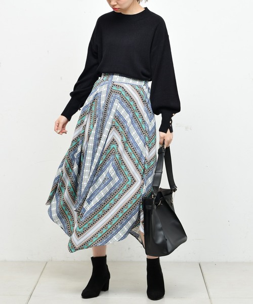 natural couture（ナチュラルクチュール）の「スカーフプリントスカート（スカート・レディース・ネイビー/グリーン・FREE）」の2枚目の写真