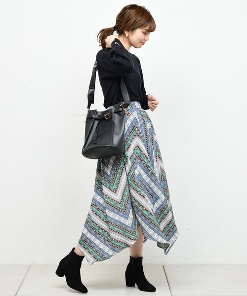 natural couture（ナチュラルクチュール）の「スカーフプリントスカート（スカート・レディース・ネイビー/グリーン・FREE）」の3枚目の写真