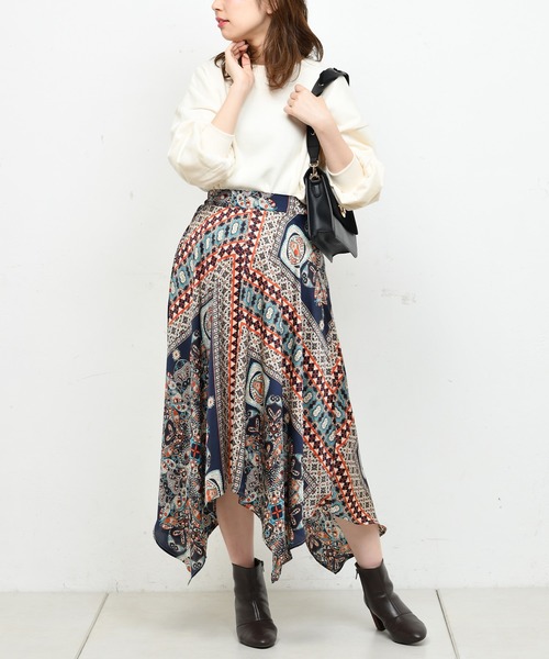 natural couture（ナチュラルクチュール）の「スカーフプリントスカート（スカート・レディース・ネイビー/グリーン・FREE）」の7枚目の写真