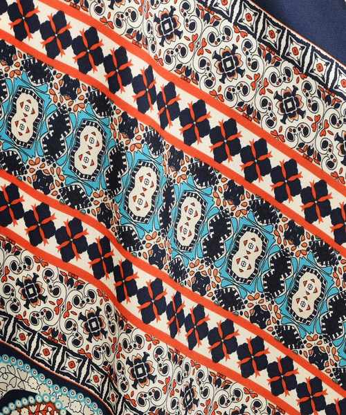 natural couture（ナチュラルクチュール）の「スカーフプリントスカート（スカート・レディース・ネイビー/グリーン・FREE）」の8枚目の写真