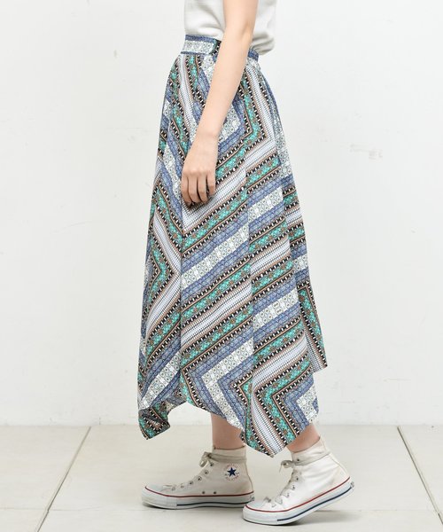 natural couture（ナチュラルクチュール）の「スカーフプリントスカート（スカート・レディース・ネイビー/グリーン・FREE）」の10枚目の写真