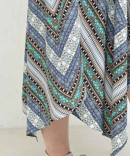 natural couture（ナチュラルクチュール）の「スカーフプリントスカート（スカート・レディース・ネイビー/グリーン・FREE）」の14枚目の写真