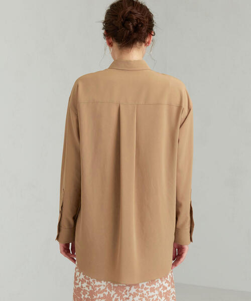 green label relaxing（グリーンレーベルリラクシング）の「FM シルキーデシン シャツ（シャツ/ブラウス・レディース・ダークグリーン/ベージュ/ネイビー・FREE）」の4枚目の写真