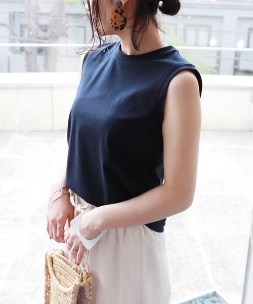 andme(アンドミー)の「コットンストレッチノースリーブTシャツ(Tシャツ/カットソー・レディース・ブラック/オフホワイト/ベージュ/キャメル/カーキ/ネイビー/グレー系その他/ライトブラウン/グレー系その他2/グリーン・M/L)」の9枚目の写真