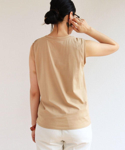 andme(アンドミー)の「コットンストレッチノースリーブTシャツ(Tシャツ/カットソー・レディース・ブラック/オフホワイト/ベージュ/キャメル/カーキ/ネイビー/グレー系その他/ライトブラウン/グレー系その他2/グリーン・M/L)」の19枚目の写真