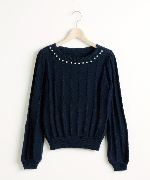 MAJESTIC LEGON（マジェスティックレゴン）の「パール付ケーブルプルオーバー（ニット/セーター・レディース・アイボリー/グレー/ネイビー/ラベンダー/グリーン/ボルドー・FREE）」の7枚目の写真