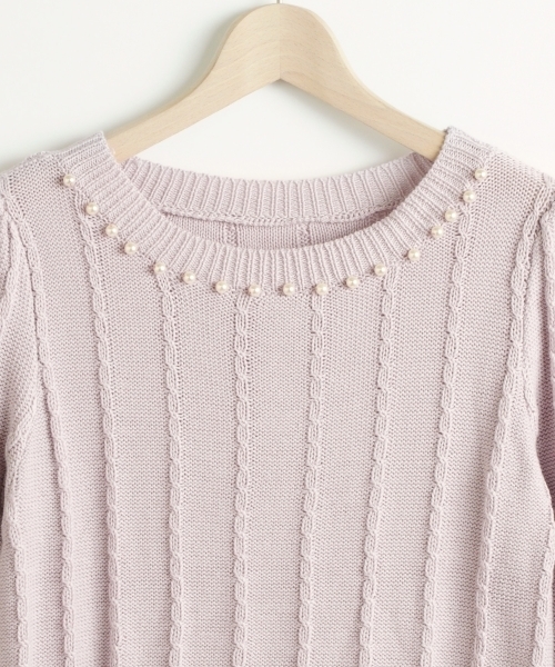 MAJESTIC LEGON（マジェスティックレゴン）の「パール付ケーブルプルオーバー（ニット/セーター・レディース・アイボリー/グレー/ネイビー/ラベンダー/グリーン/ボルドー・FREE）」の9枚目の写真