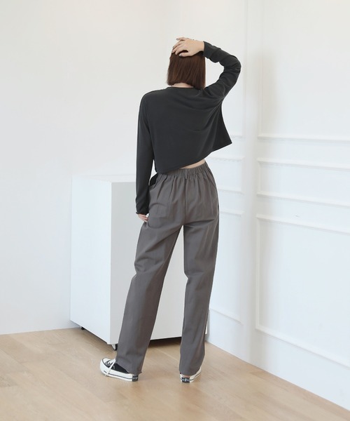 by muni:r（バイ ムニール）の「シンプル　クロップド　ロングTシャツ（Tシャツ/カットソー・レディース・アイボリー/ブラック/カーキ/ブルー・FREE）」の8枚目の写真