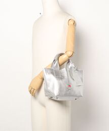 NUR（ヌール）の「【NUR/ヌール】星柄刺繍 ミニ レザー トート