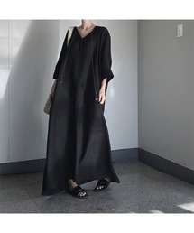 大人シルエット　マキシ丈Vネックワンピース