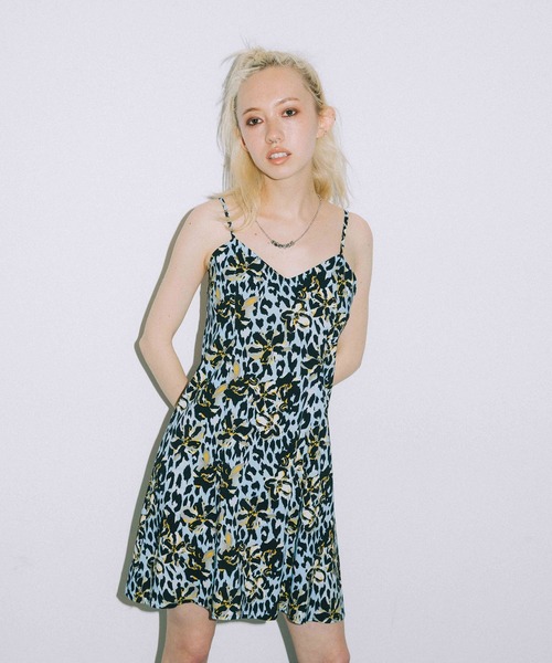 X-girl（エックスガール）の「FLORAL LEOPARD ALOHA CAMISOLE DRESS（ワンピース・レディース・ホワイト/ライトブルー/グレー・S/M）」の17枚目の写真