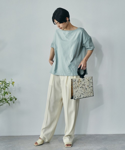 ECRIRE（エクリール）の「綿100％ 10oz天竺コットン ボートネックボックスT（Tシャツ/カットソー・レディース・オフホワイト/チャコールグレー/ピンク/ライトグリーン・フリー）」の6枚目の写真