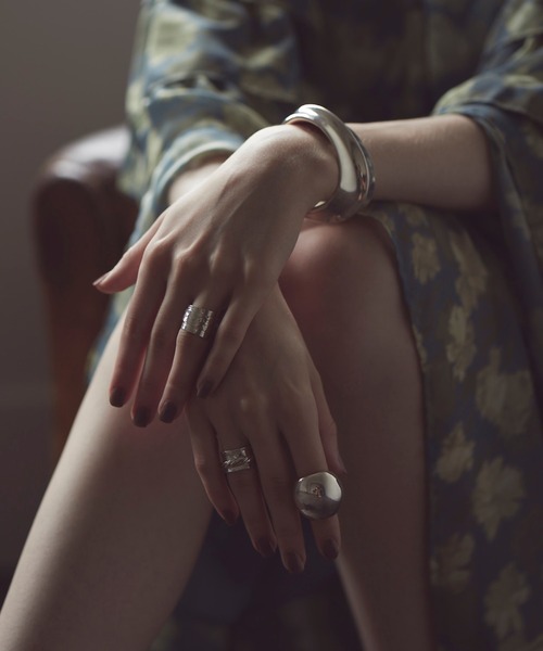 DRWCYS（ドロシーズ）の「【Paz Collective】JO011 ウェーブバングル（バングル/リストバンド・レディース・シルバー・FREE）」の3枚目の写真