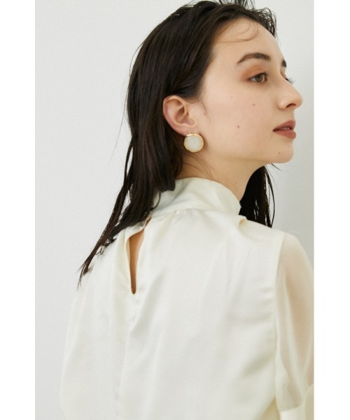 rienda(リエンダ)の「袖シースルーハイネックトップス(シャツ/ブラウス・レディース・ライトブルー/アイボリー・FREE)」の4枚目の写真