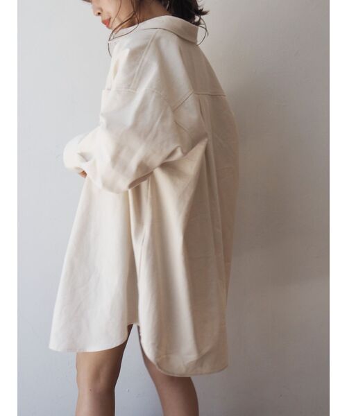 EVRIS(エヴリス)の「【ZOZO限定】シンプルオーバーサイズシャツ(シャツ/ブラウス・レディース・ホワイト/ブルー/アイボリー・FREE)」の2枚目の写真