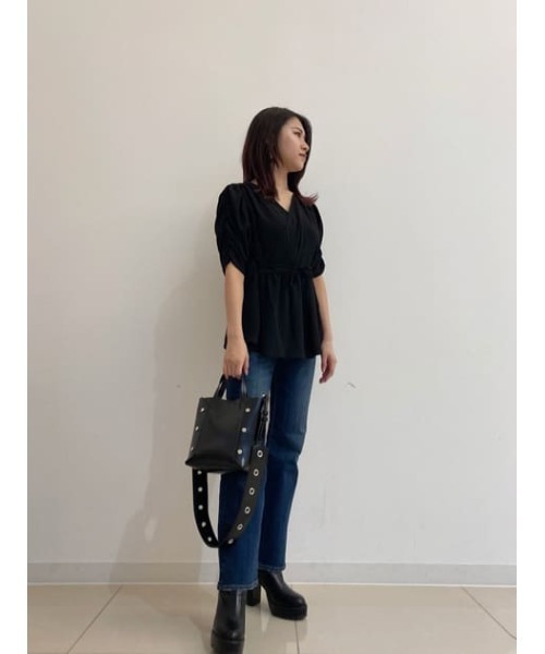 AZUL by moussy(アズールバイマウジー)の「STUDS SQUARE BAG/スタッズスクエアバッグ(ショルダーバッグ・レディース・ブラック/グリーン・FREE)」の19枚目の写真